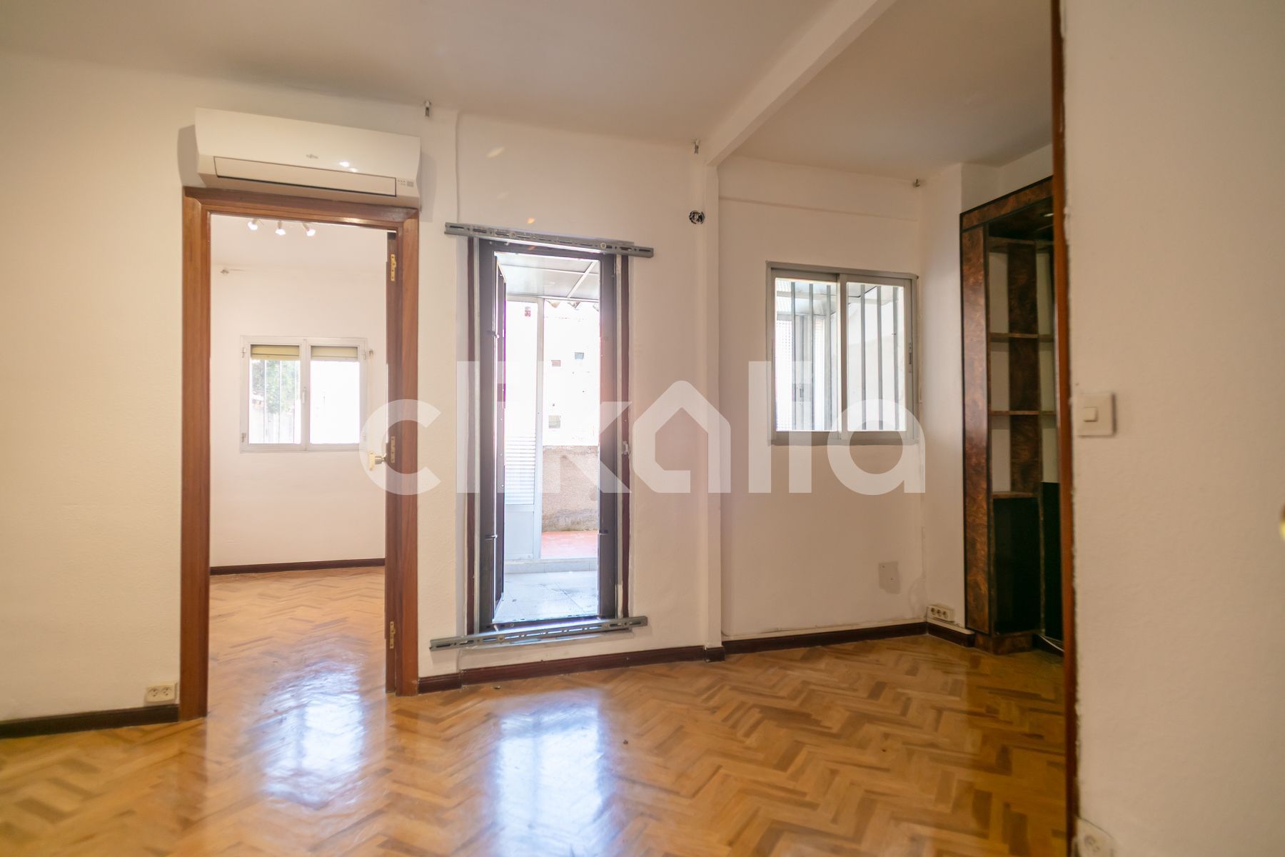 Sala d'estar de Pis en venda en  Madrid Capital amb Aire condicionat i Terrassa