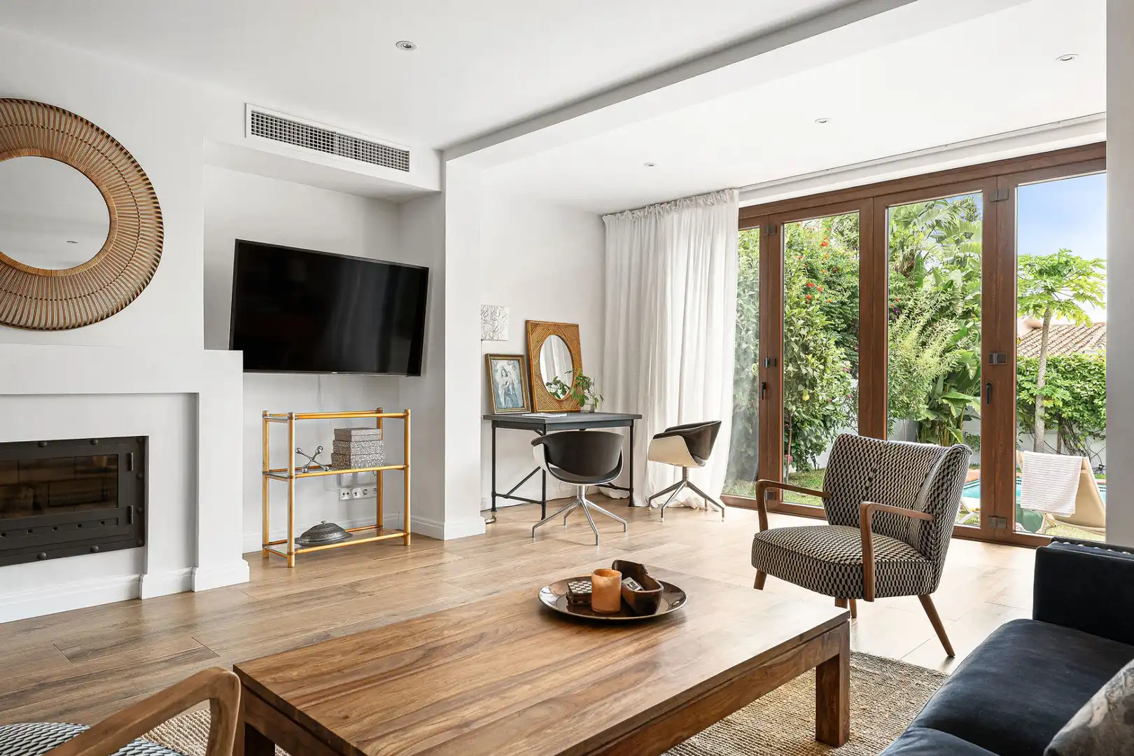 Sala de estar de Casa o chalet en venta en Estepona con Aire acondicionado, Jardín privado y Terraza