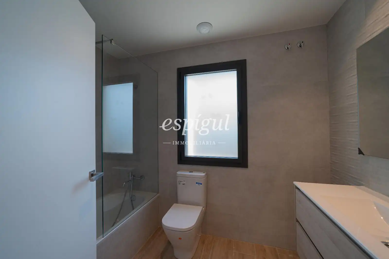 Bathroom of Houses for sale in Banyoles  with Heating, Private garden and Oven