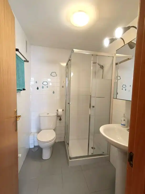 Badezimmer von Wohnung zur Miete in  Pamplona / Iruña mit Heizung, Privatgarten und Abstellraum