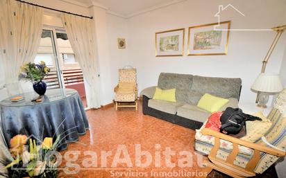 Living room of Flat for sale in  Valencia Capital  with Air Conditioner and Balcony