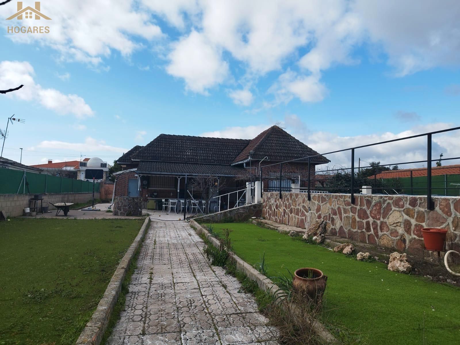 Exterior view of House or chalet for rent in Santa Cruz del Retamar  with Private garden, Swimming Pool and Furnished