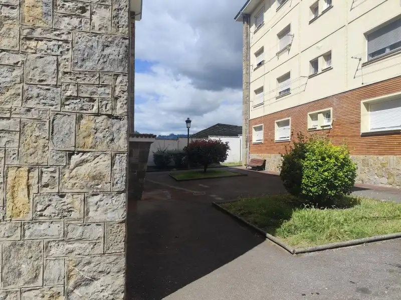 Parking de Piso en venta en Pravia con Calefacción y Amueblado
