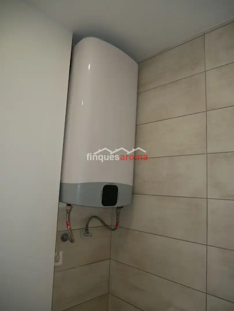 Baño de Piso en venta en Valls con Calefacción, Horno y Lavadora