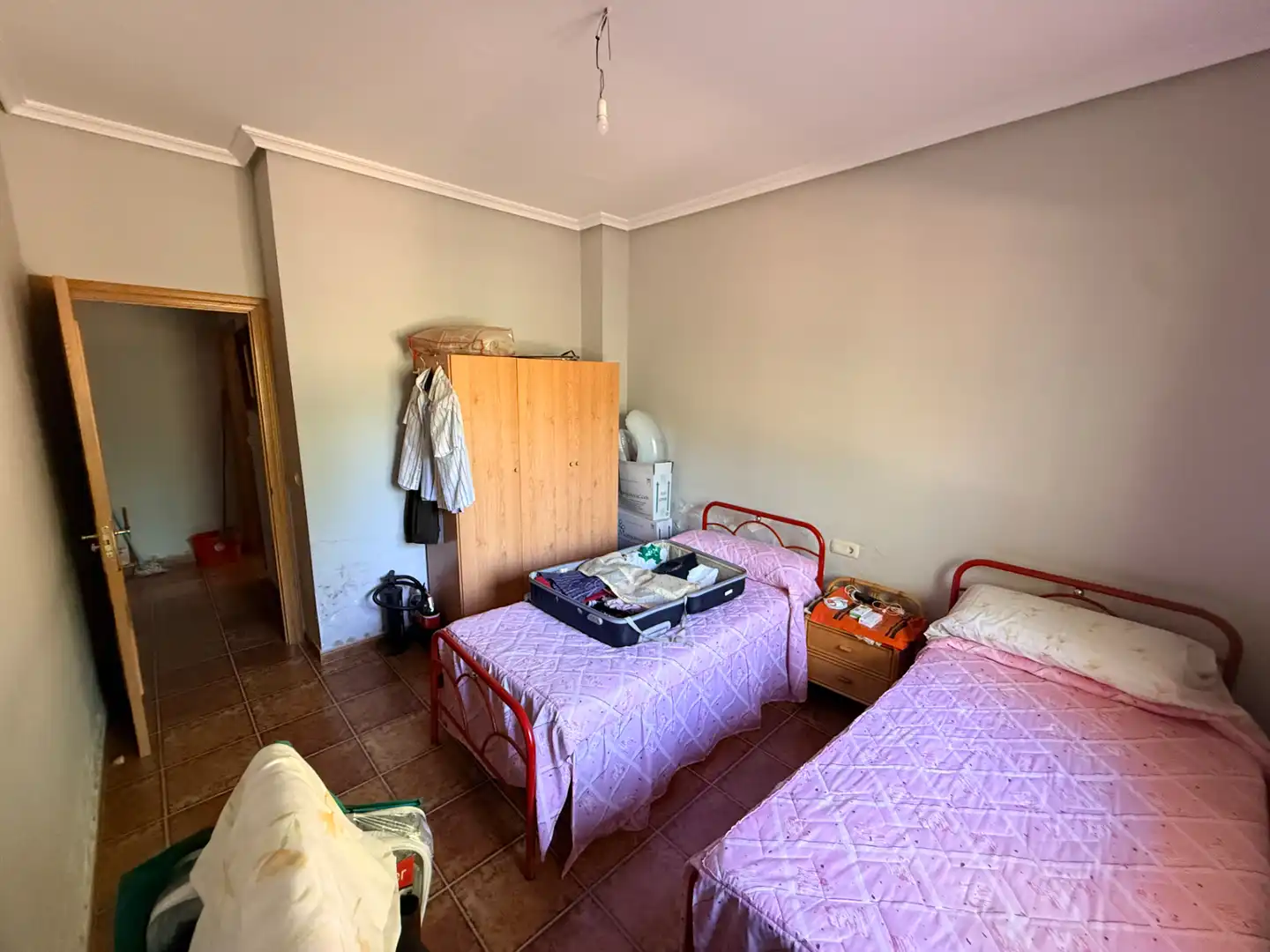 Dormitori de Finca rústica en venda en Tomelloso amb Jardí privat, Piscina i Moblat