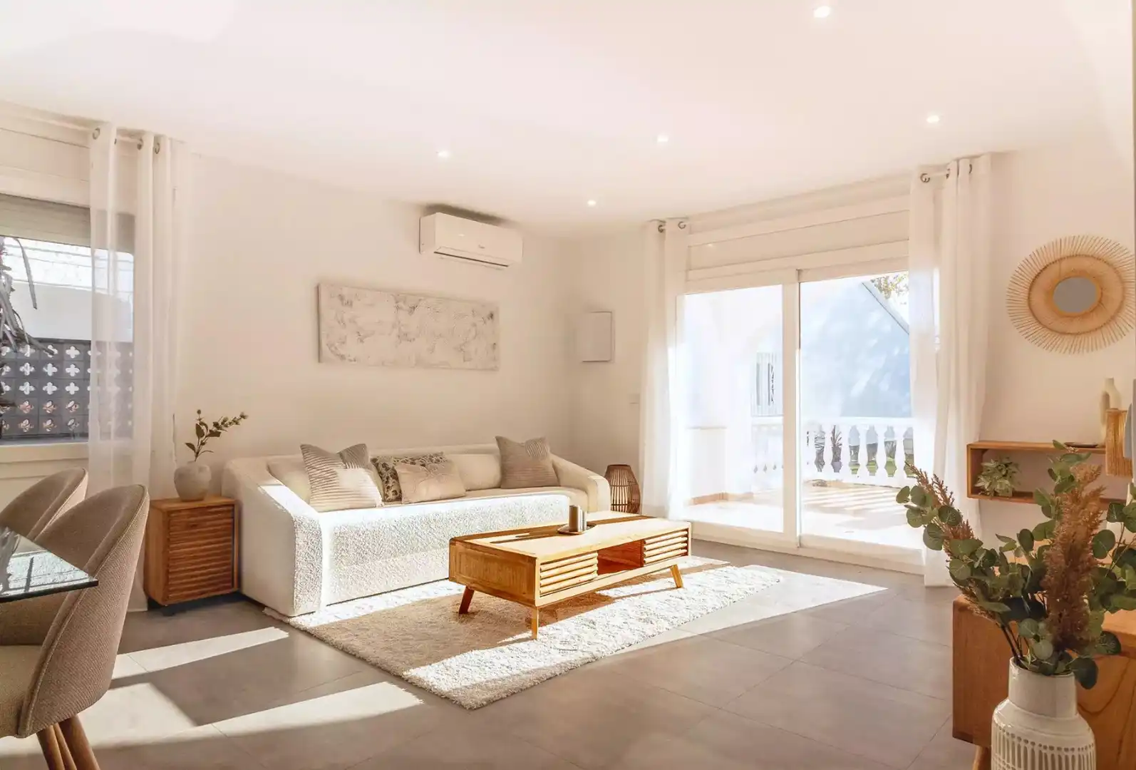 Sala d'estar de Apartament en venda en Empuriabrava amb Aire condicionat, Piscina i Moblat