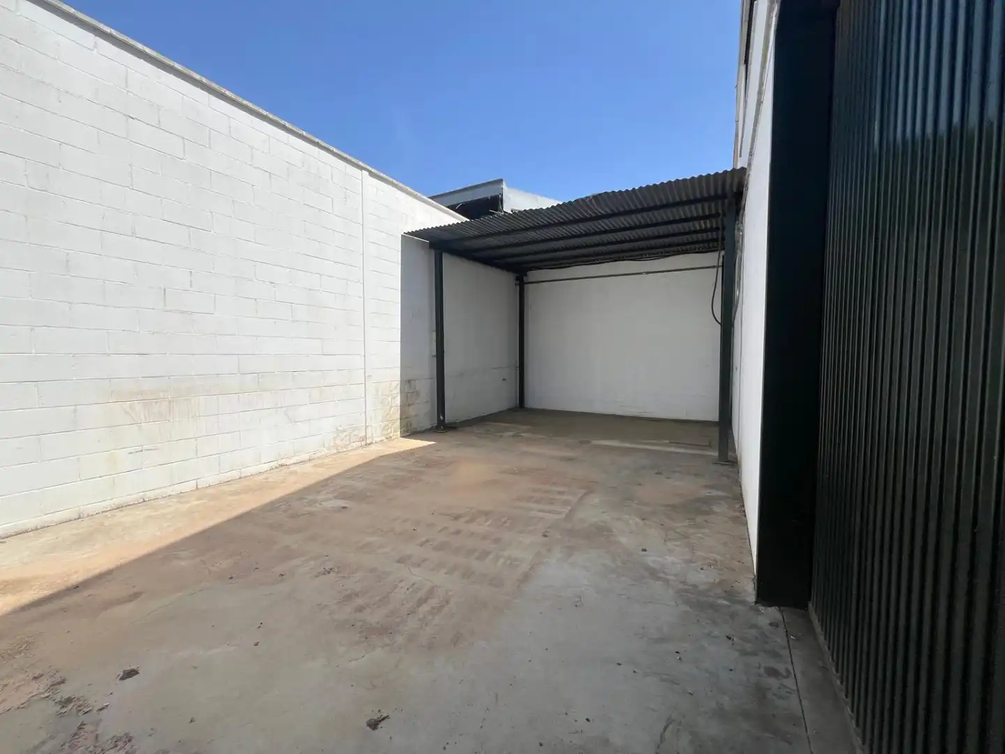 Parking de Nave industrial en venta en Utrera
