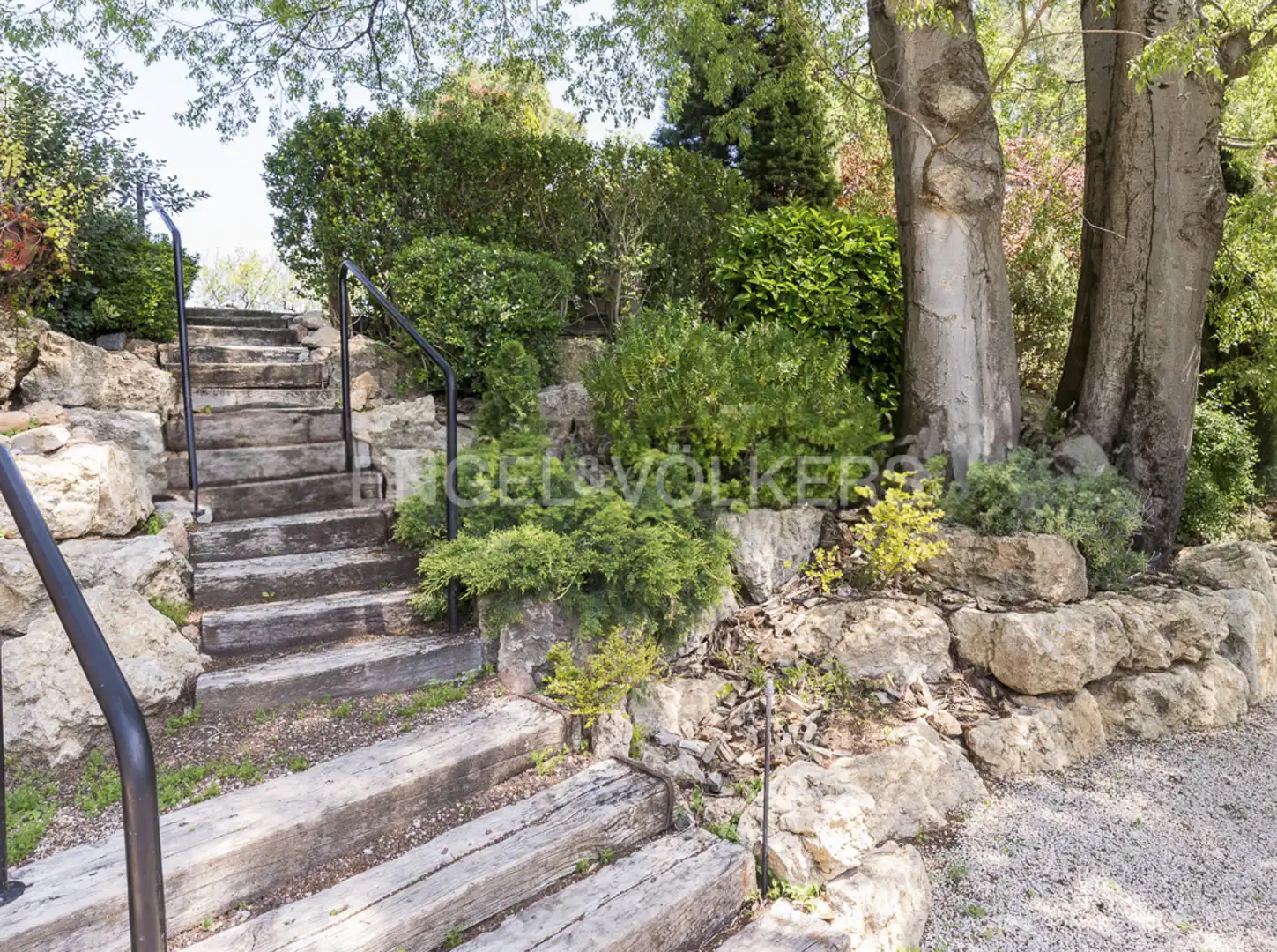 Garden of Buildings for sale in Gelida