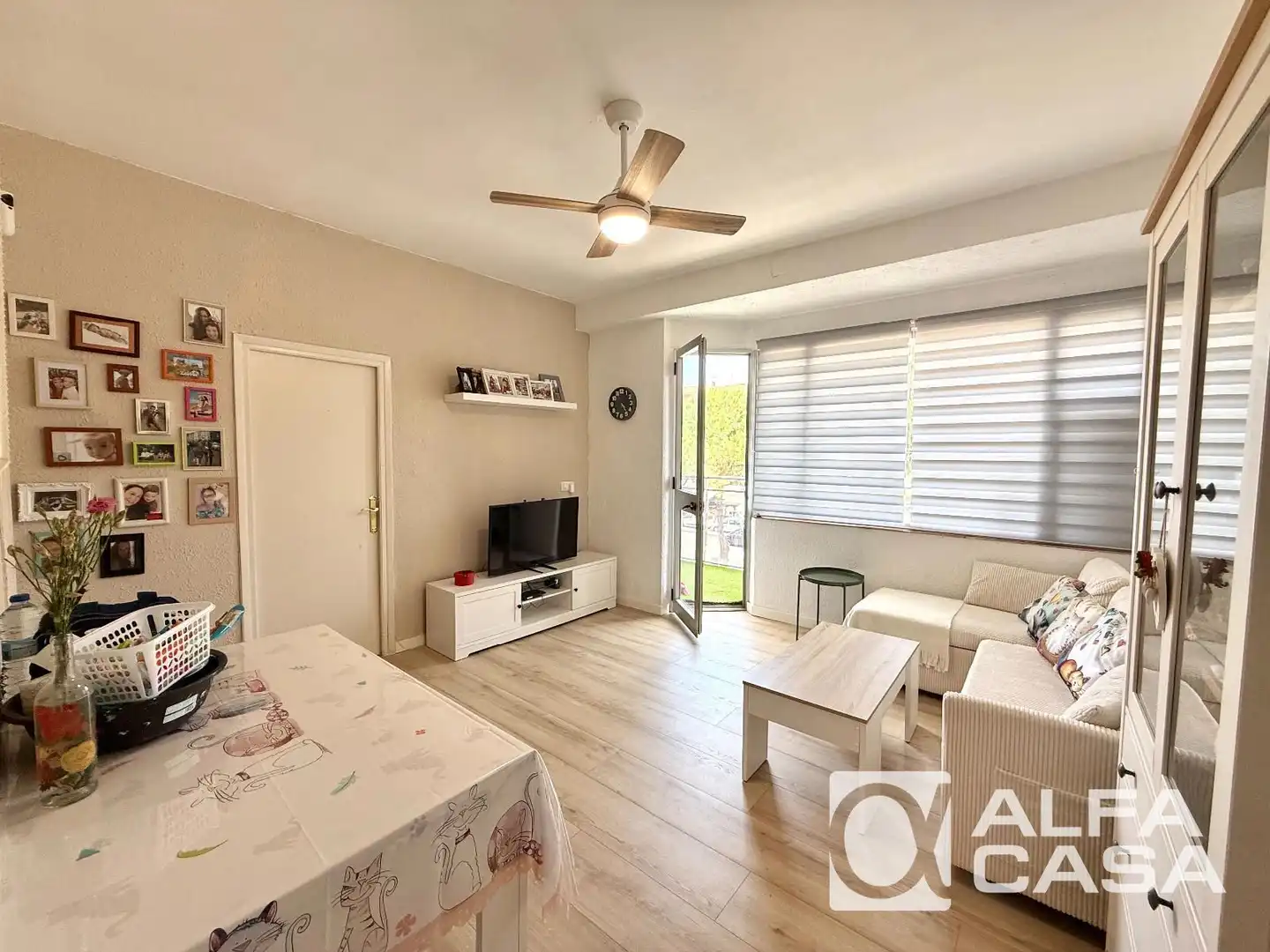 Wohnzimmer von Wohnung zum Verkauf in Lloret de Mar mit Parkett, Terrasse und Ofen