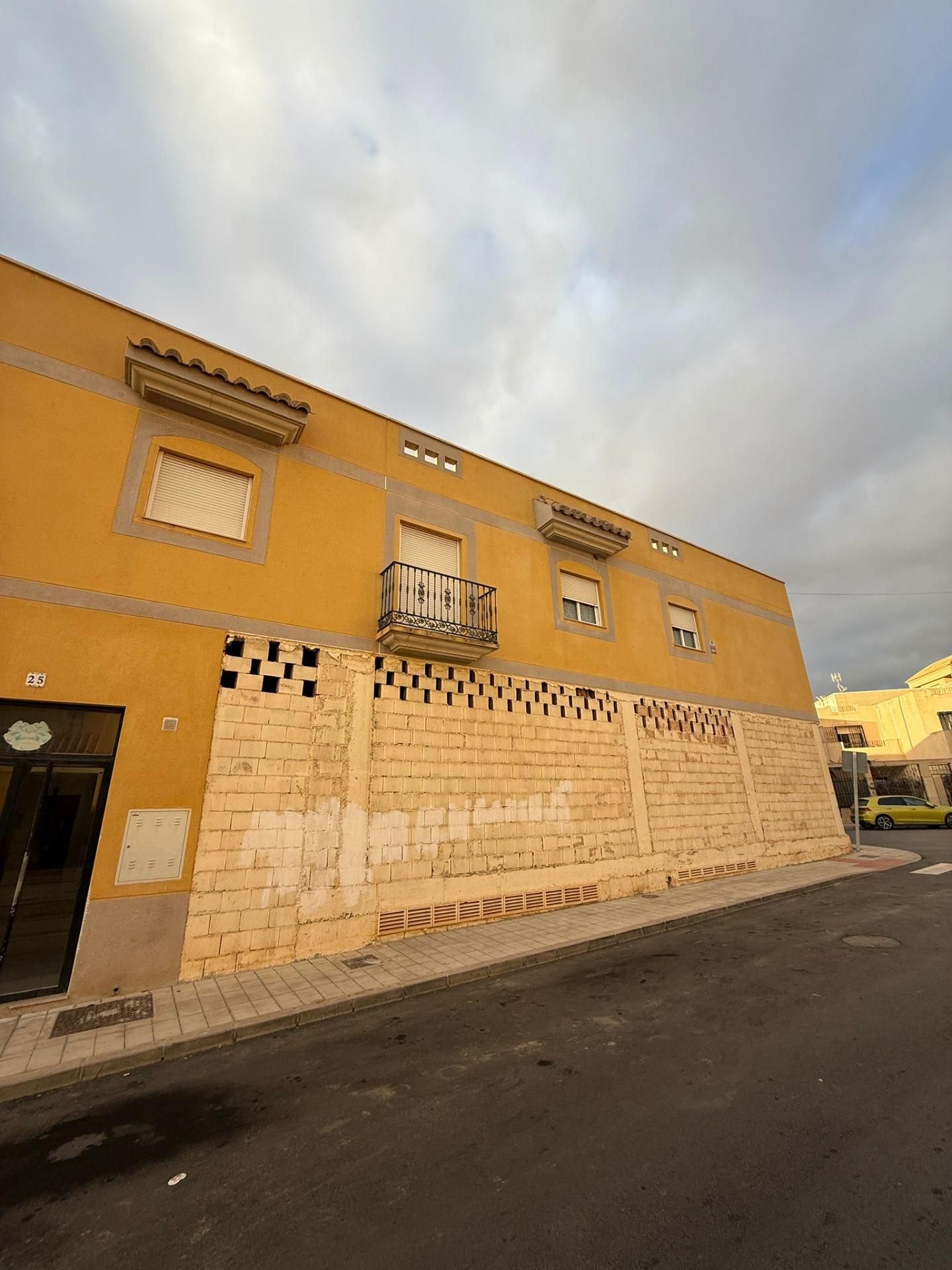 Vista exterior de Piso en venta en Níjar con Balcón