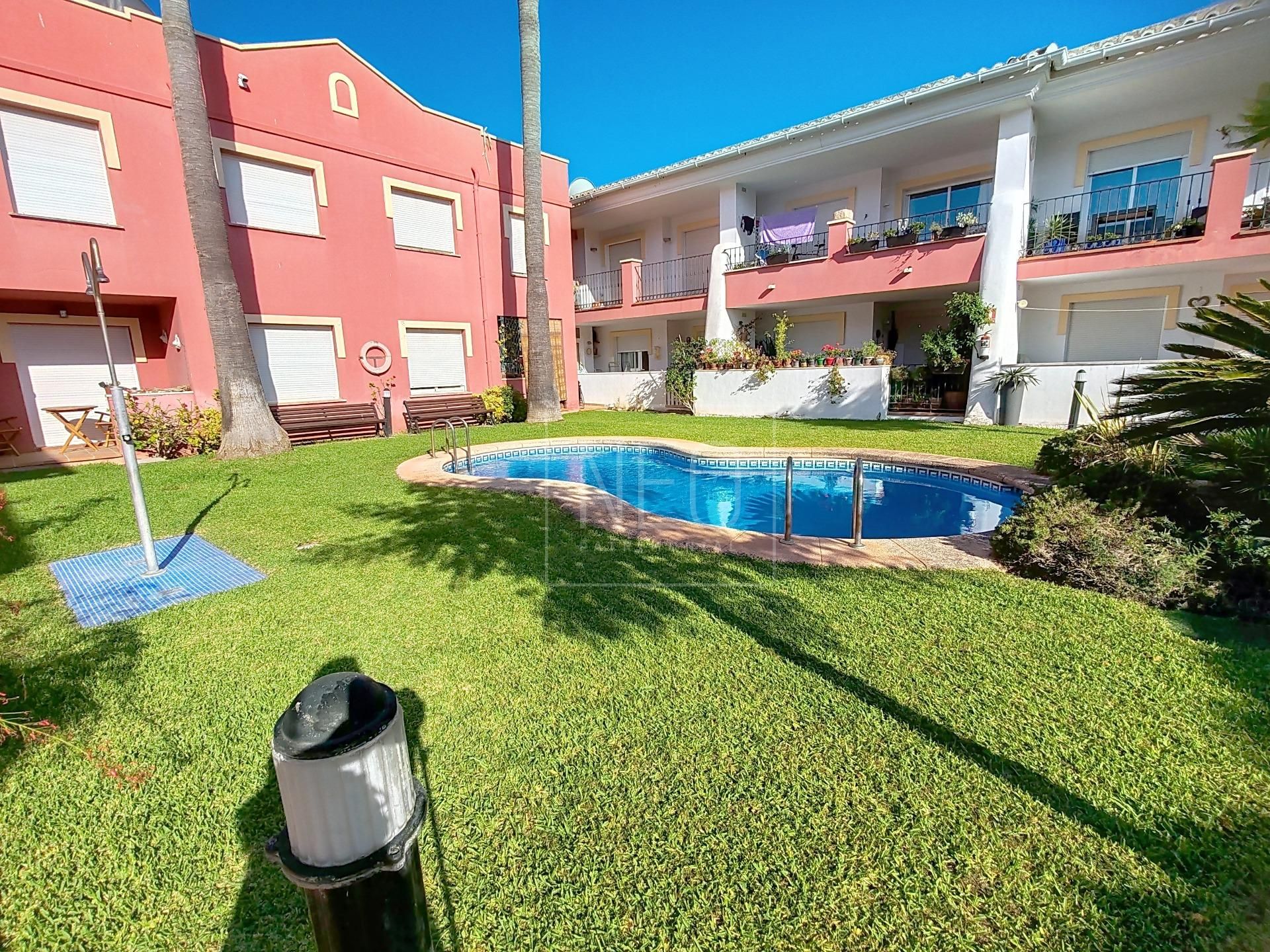 Jardí de Planta baixa en venda en Dénia amb Jardí privat, Terrassa i Piscina comunitària