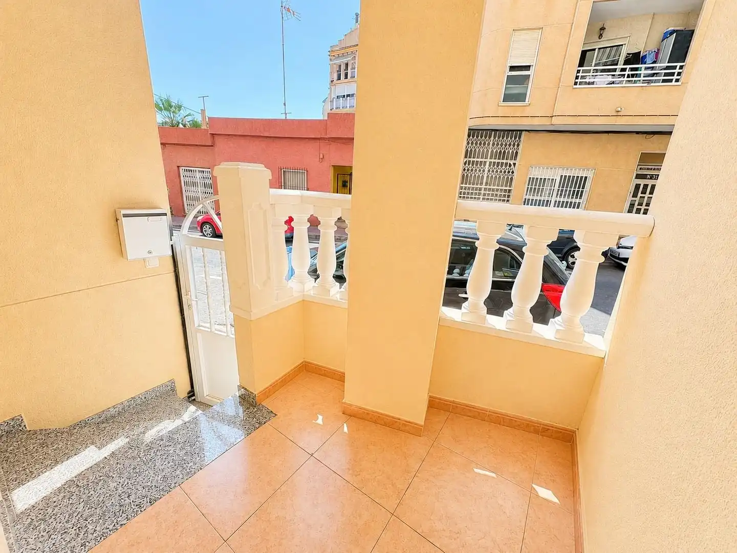 Terraza de Planta baja en venta en Torrevieja con Amueblado, Lavadora y Microondas