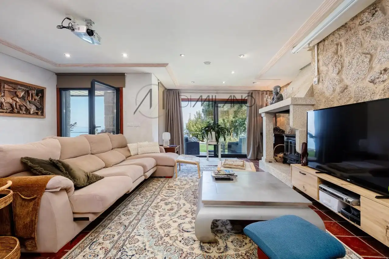 Sala de estar de Casa o chalet en venta en Nigrán con Calefacción, Jardín privado y Parquet