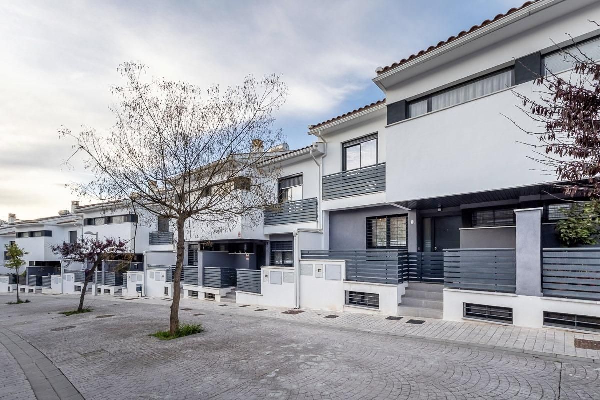 Exterior view of Single-family semi-detached for sale in Jun  with Air Conditioner, Heating and Storage room