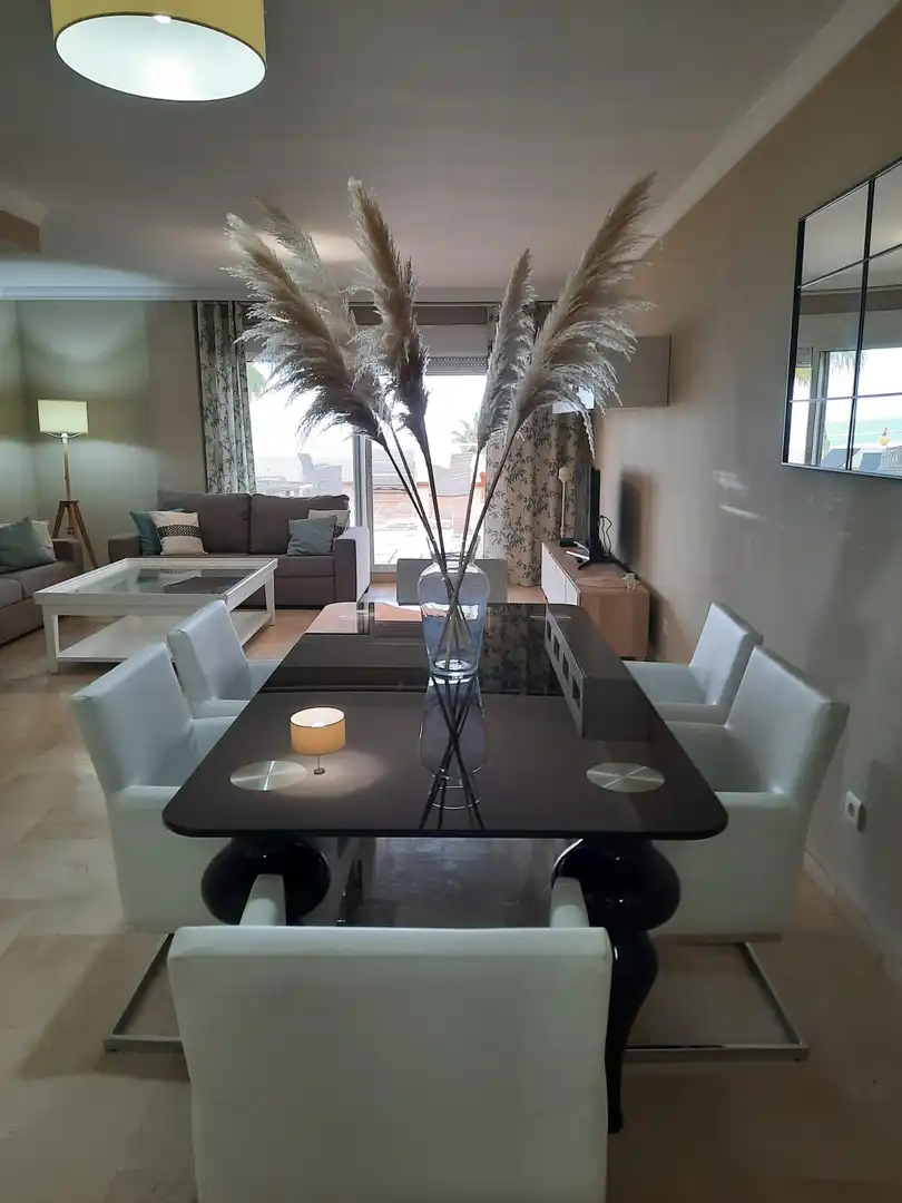 Comedor de Apartamento de alquiler en Estepona con Aire acondicionado, Terraza y Piscina