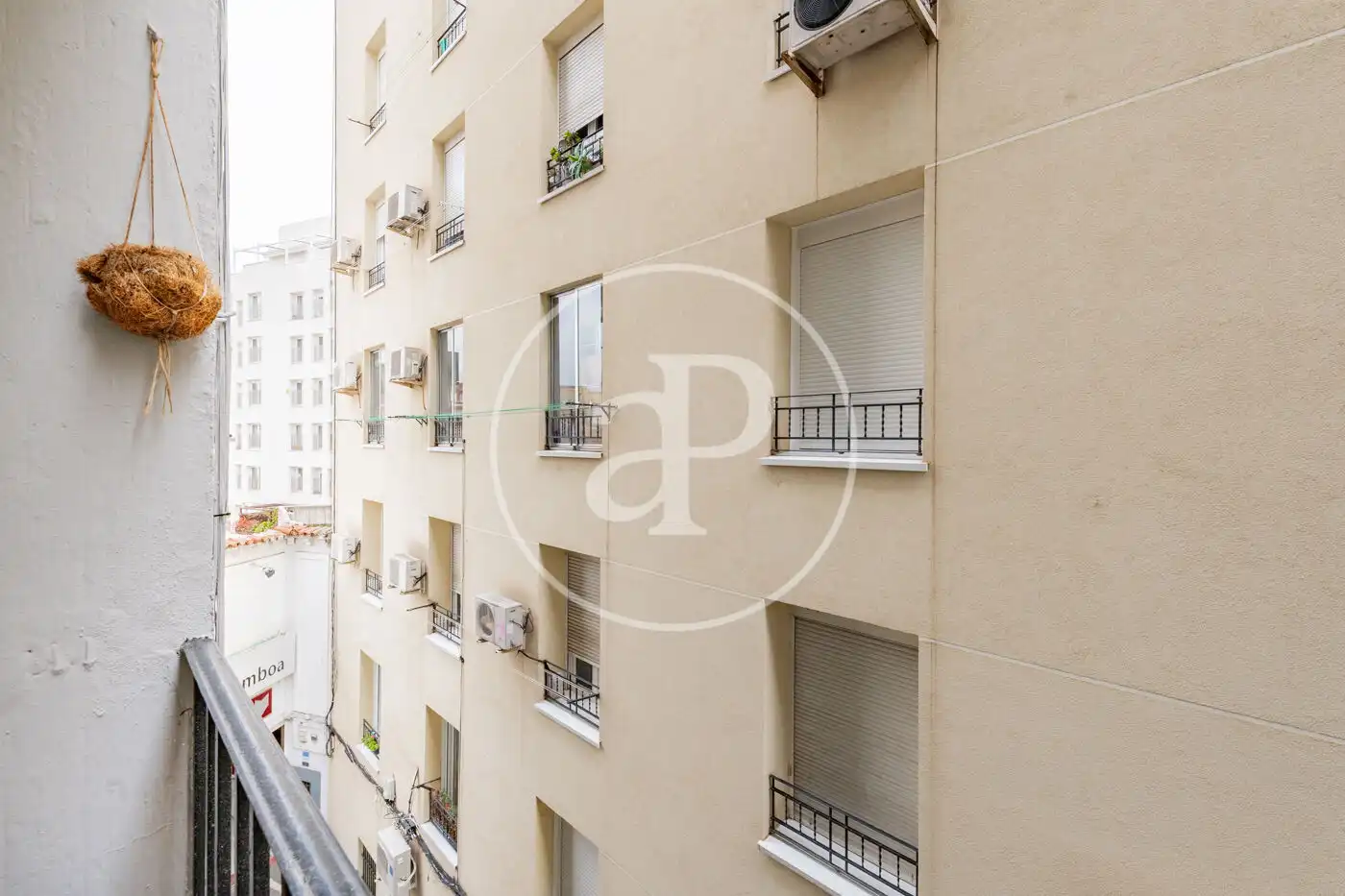 Vista exterior de Pis en venda en Madrid amb Aire condicionat i Calefacció