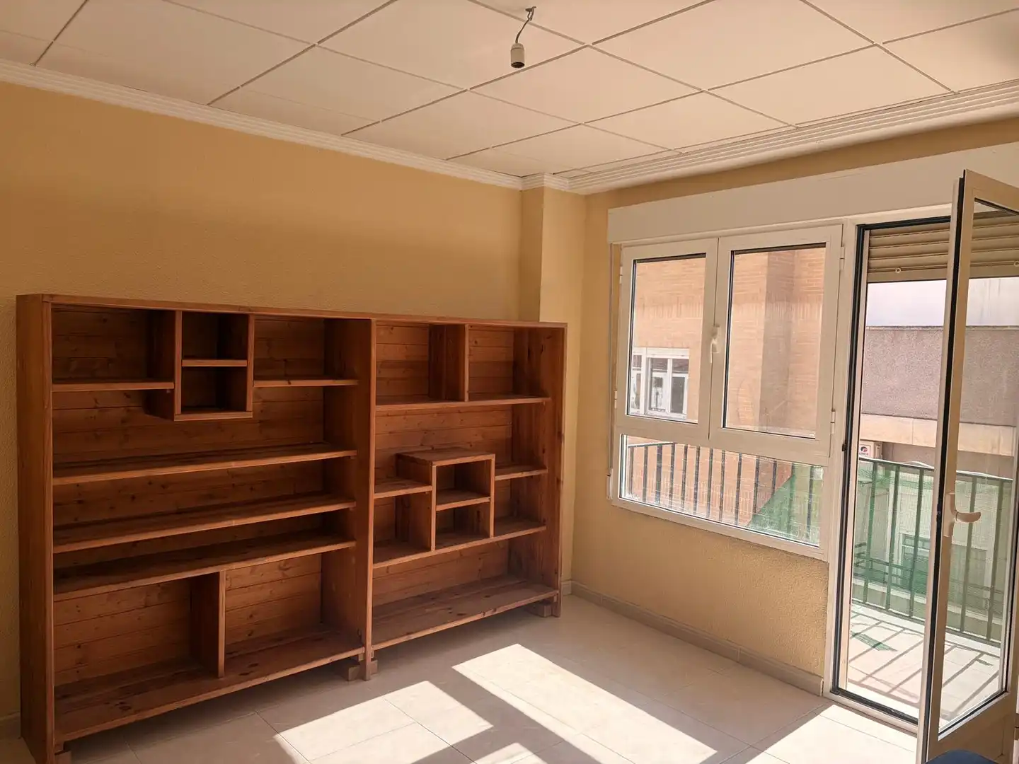 Habitación de Piso en venta en Villena con Aire acondicionado, Trastero y Amueblado
