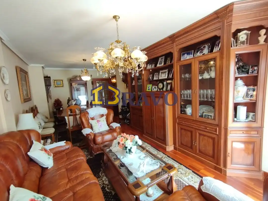 Sala de estar de Casa adosada en venta en Medina de Pomar con Calefacción, Jardín privado y Terraza