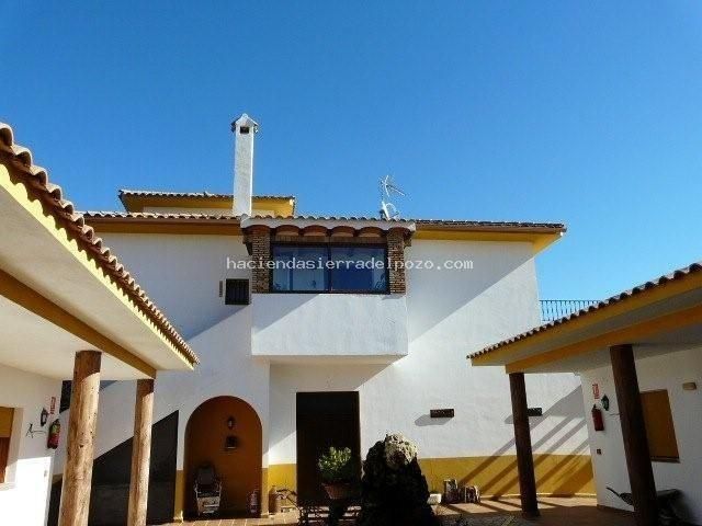 Exterior view of Country house for sale in  Jaén Capital  with Private garden and Swimming Pool