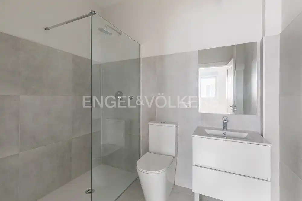 Badezimmer von Wohnung zum Verkauf in Valencia mit Klimaanlage, Heizung und Balkon