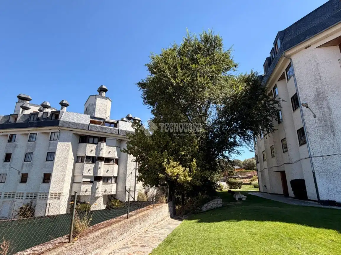 Vista exterior de Piso en venta en El Espinar