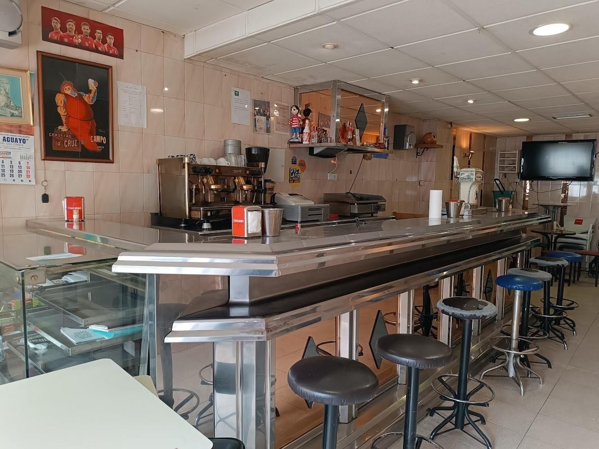 Building for sale in Pinos Puente