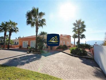 Chalet con balcón en venta en Montgó - Ermita