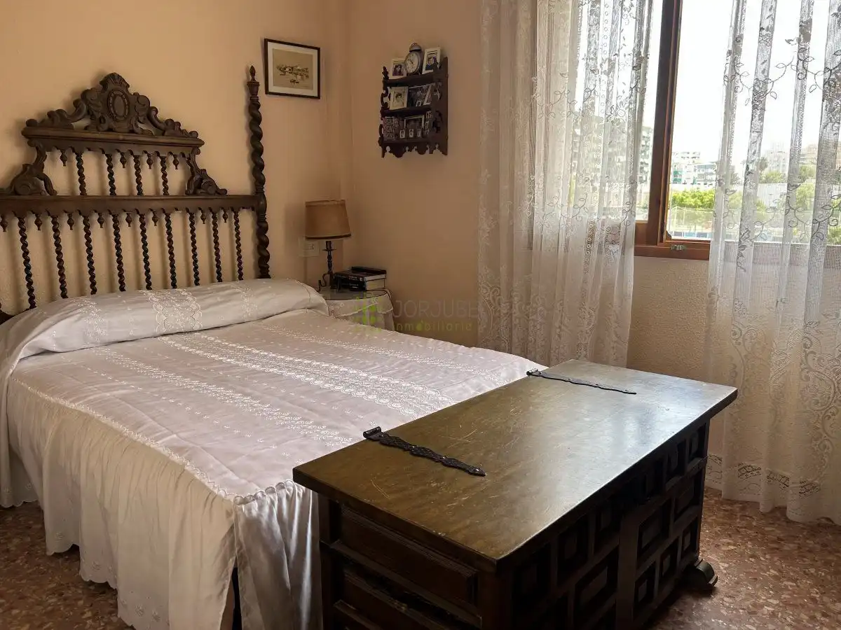 Dormitori de Casa o xalet en venda en Benicasim / Benicàssim amb Terrassa i Piscina