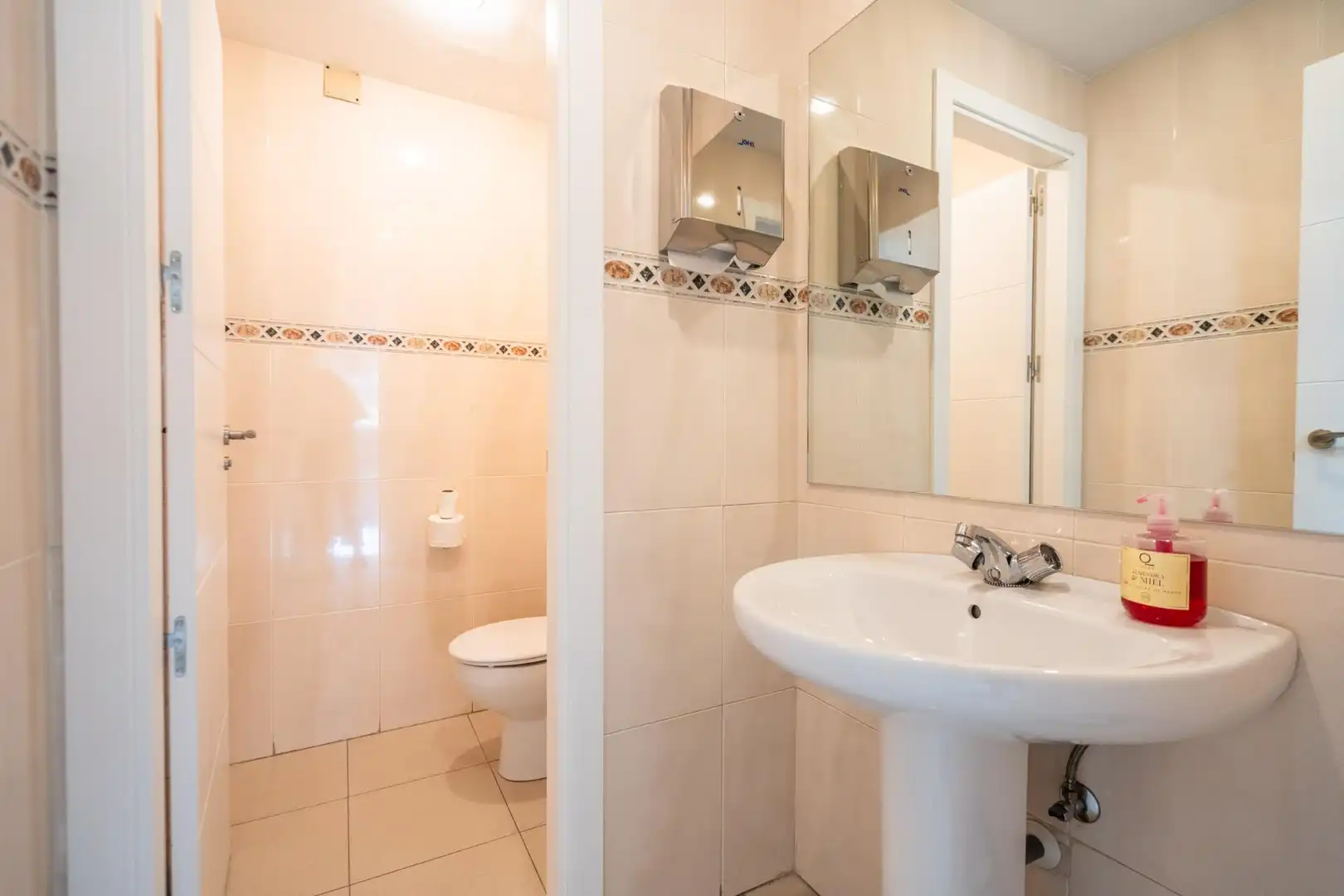 Baño de Oficina en venta en Madrid con Aire acondicionado y Calefacción