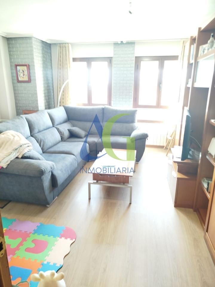 Living room of Duplex for sale in Villaquilambre  with Heating and Storage room