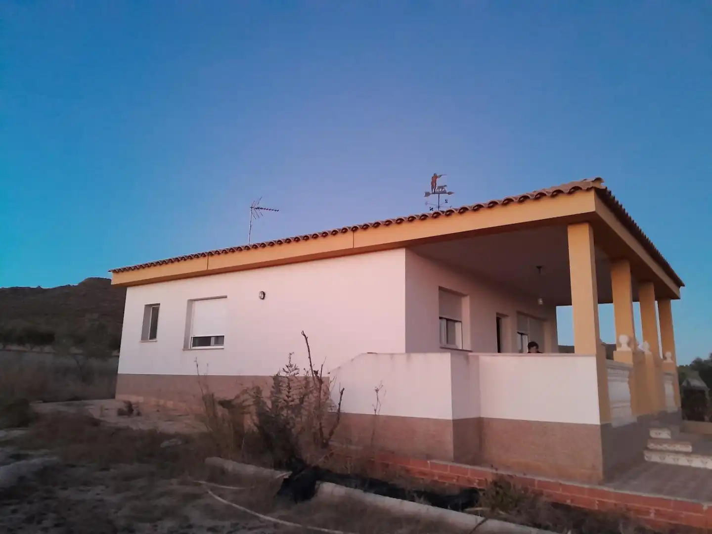Vista exterior de Casa o xalet en venda en Yecla amb Calefacció, Jardí privat i Moblat