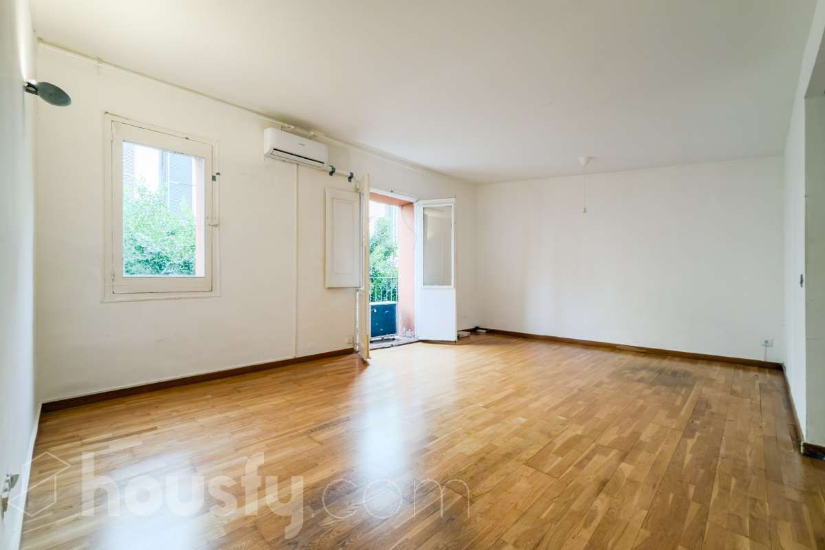 Sala de estar de Piso en venta en  Barcelona Capital con Aire acondicionado, Parquet y Balcón