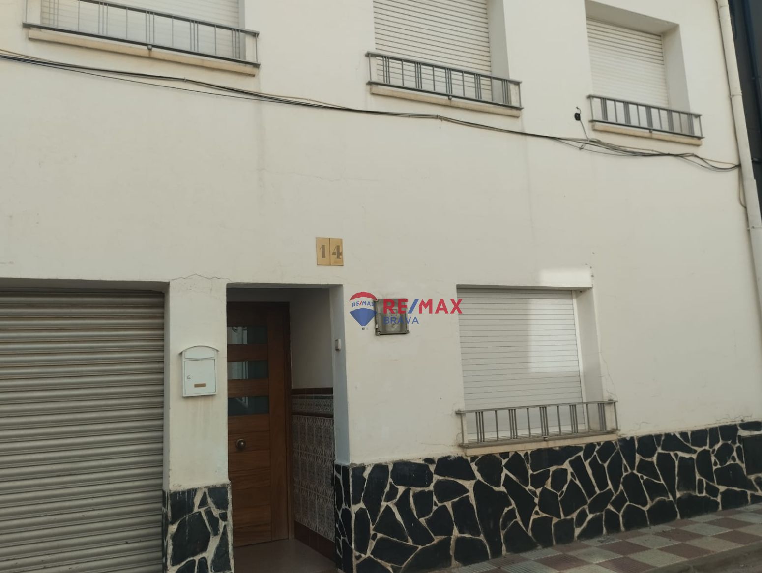 Exterior view of Single-family semi-detached for sale in Quart  with Private garden and Terrace