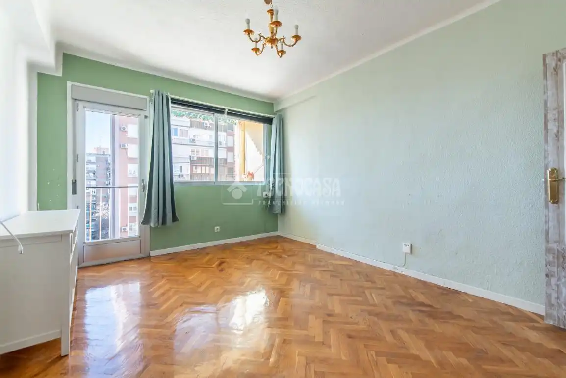 Habitación de Piso en venta en Madrid con Calefacción