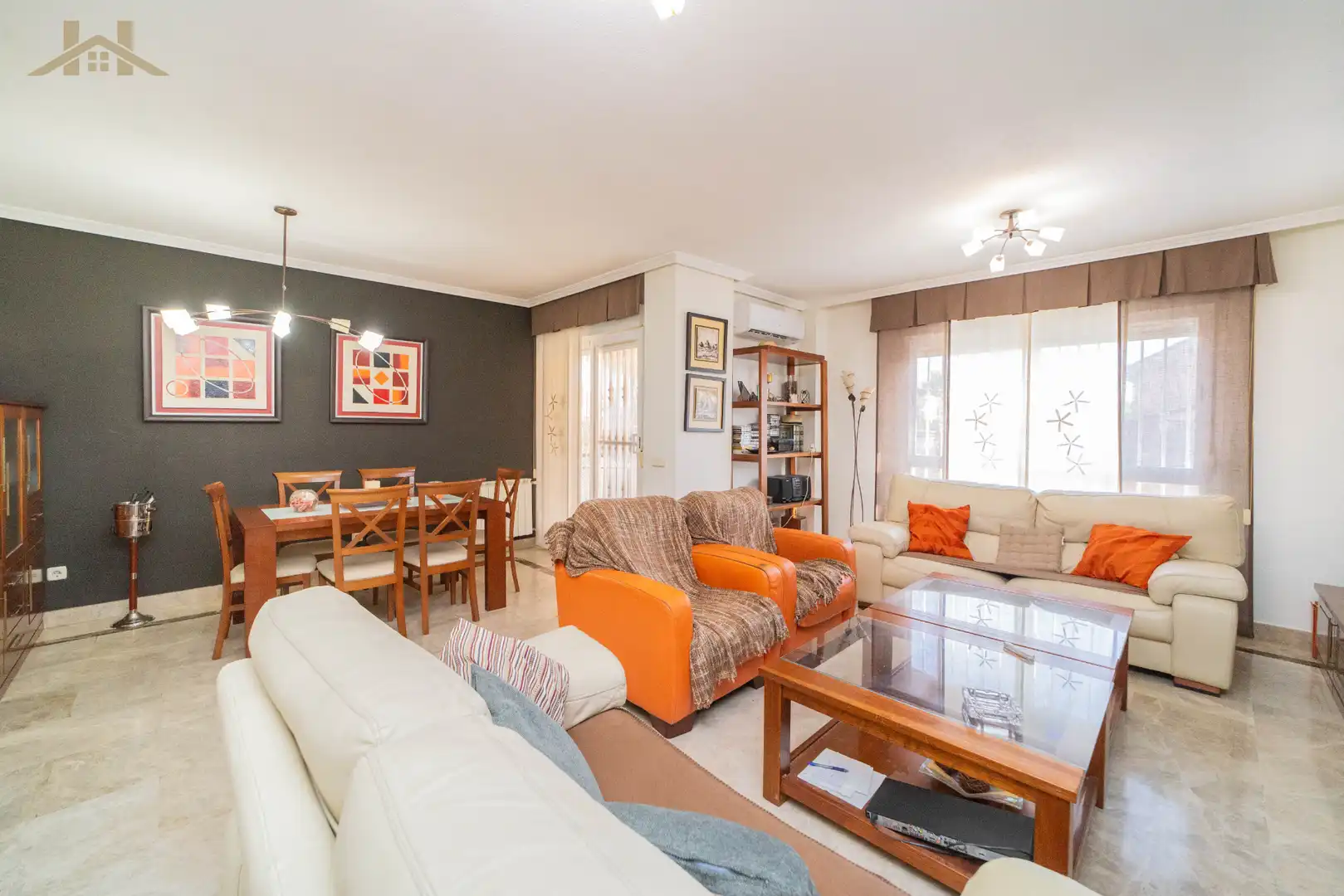 Sala de estar de Casa adosada en venta en Leganés con Aire acondicionado, Calefacción y Jardín privado