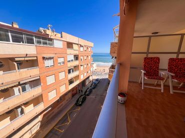 Mini appartamento con balcone in vendita a Carrer Azorín 9