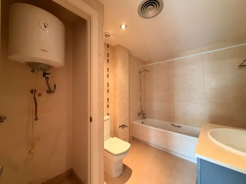 Baño de Piso en venta en La Bisbal d'Empordà con Aire acondicionado, Calefacción y Parquet