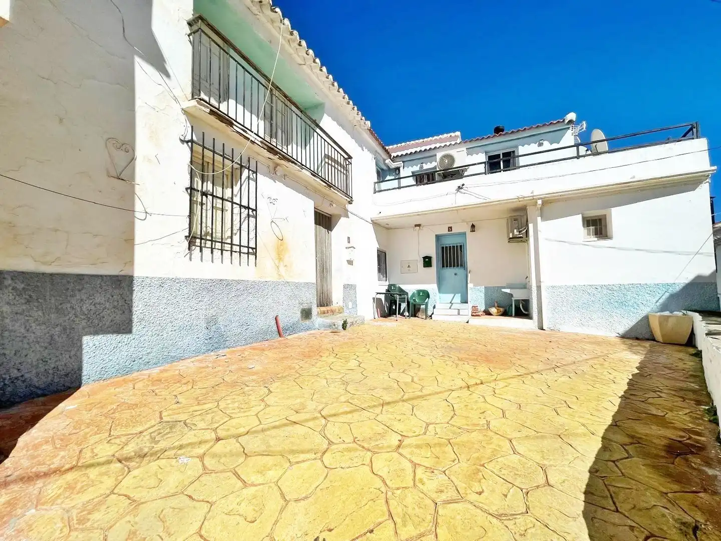 Vista exterior de Casa o chalet en venta en Periana con Terraza, Trastero y Amueblado