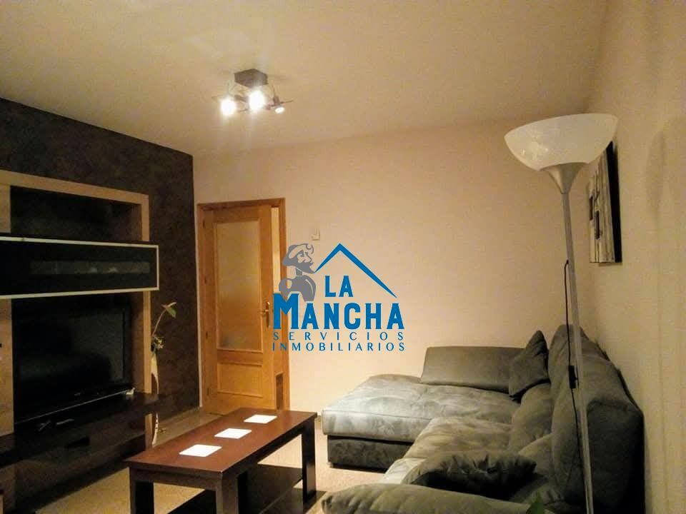 Sala d'estar de Pis en venda en Chinchilla de Monte-Aragón amb Traster, Moblat i Balcó