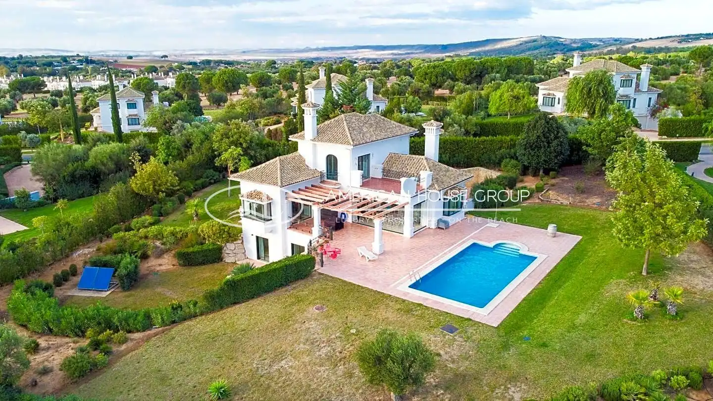 Vista exterior de Casa o xalet en venda en Arcos de la Frontera amb Aire condicionat, Calefacció i Jardí privat