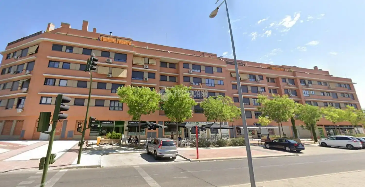 Vista exterior de Piso en venta en Alcalá de Henares con Calefacción