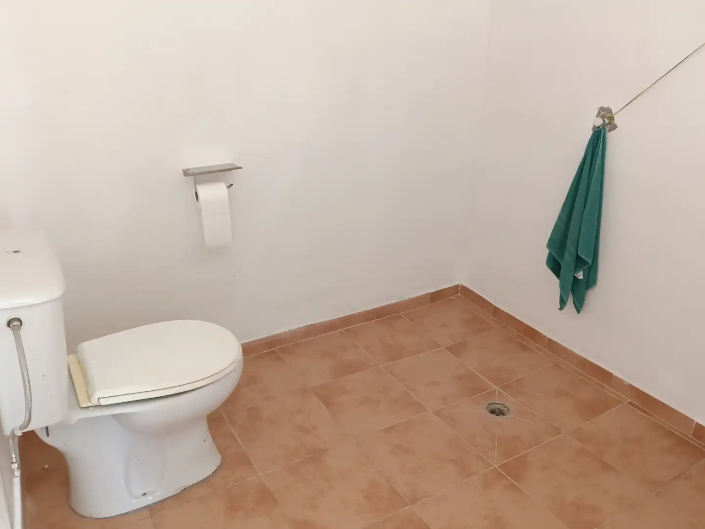 Badezimmer von Einfamilien-Reihenhaus zum Verkauf in Carral mit Privatgarten und Abstellraum
