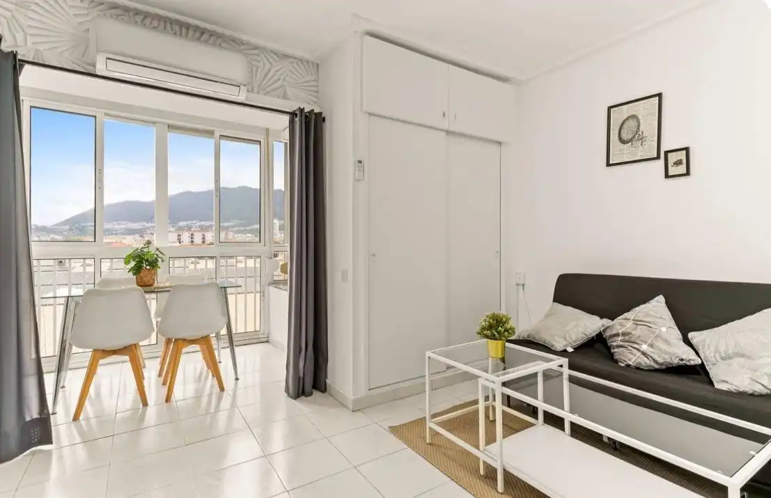 Schlafzimmer von Wohnung zum Verkauf in Benalmádena mit Klimaanlage, Privatgarten und Möbliert