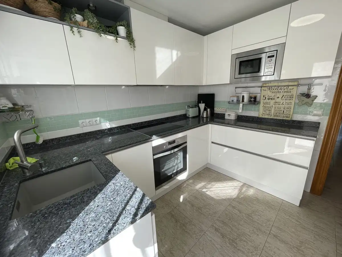 Cuina de Casa o xalet en venda en Pilar de la Horadada amb Aire condicionat, Jardí privat i Terrassa