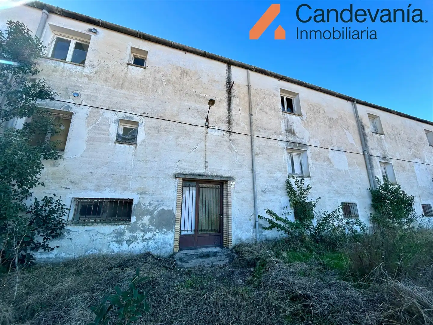 Vista exterior de Nave industrial en venta en Zuera