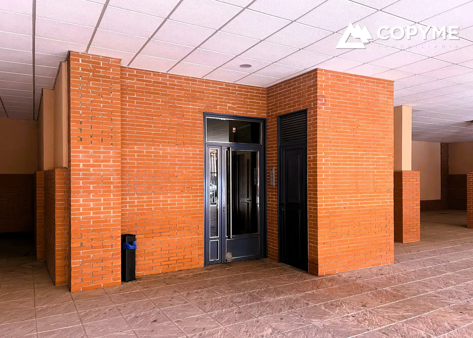 Vista exterior de Pis en venda en Torrijos amb Aire condicionat, Terrassa i Moblat
