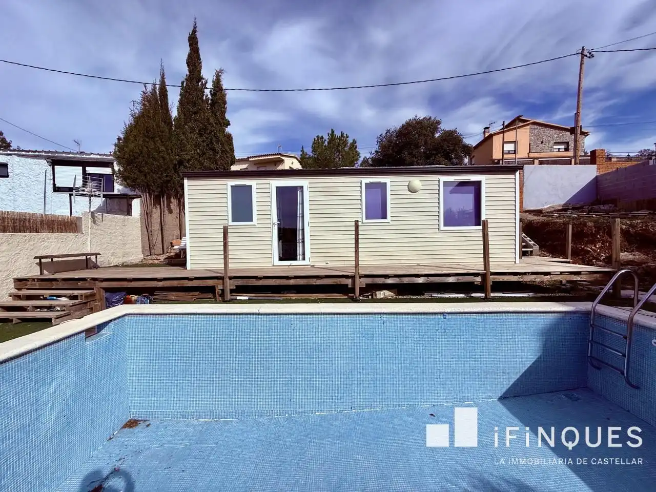 Swimming pool of Residential for sale in Castellar del Vallès