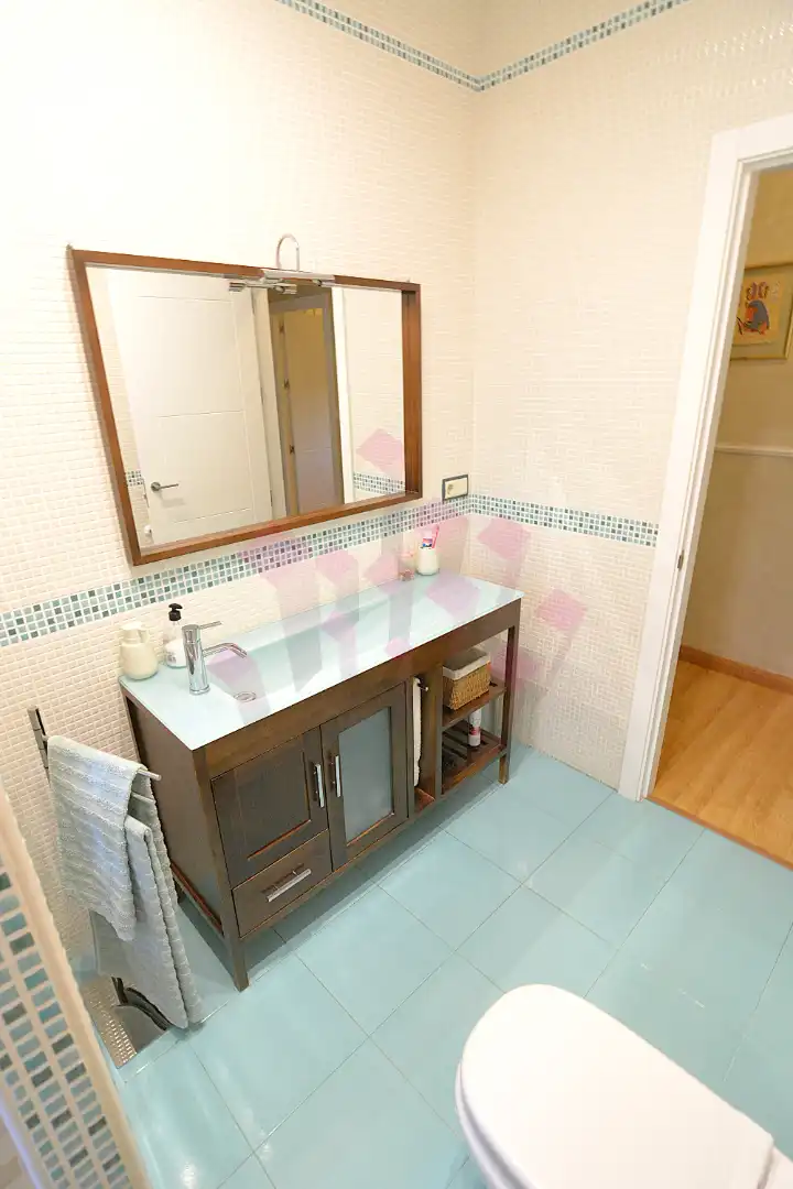 Bathroom of Houses for sale in Picón  with Air Conditioner, Heating and Private garden