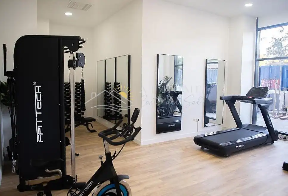 Apartamento en venta en Málaga con Terraza, Piscina y Horno