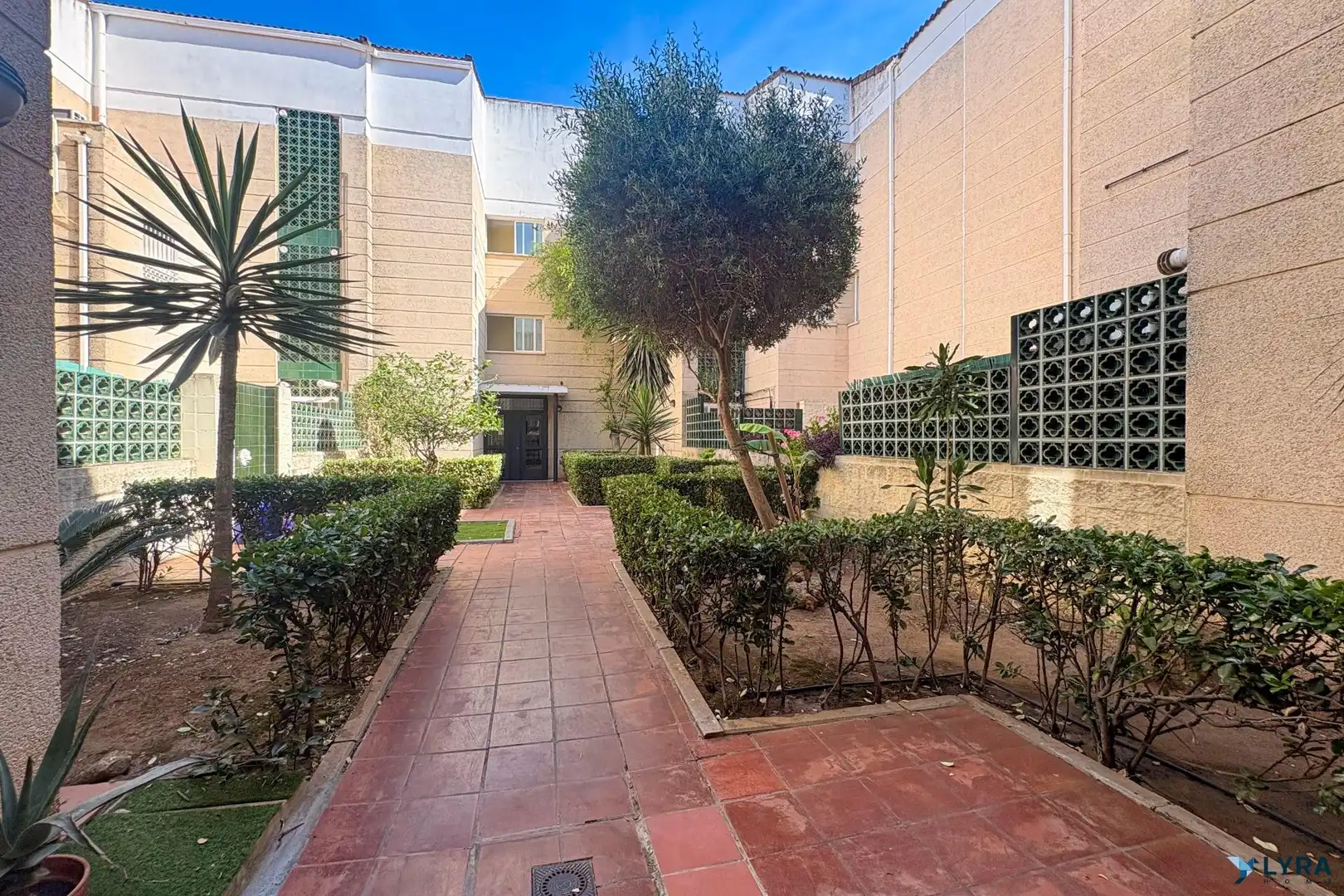 Exterior view of Flat for rent in Tomares  with Balcony and Community pool